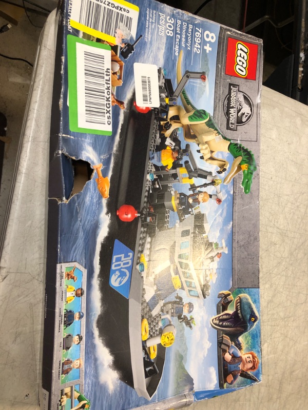 Photo 2 of Lego 76942 Jurassic World Baryonyx Dinosaur Boat Escape 