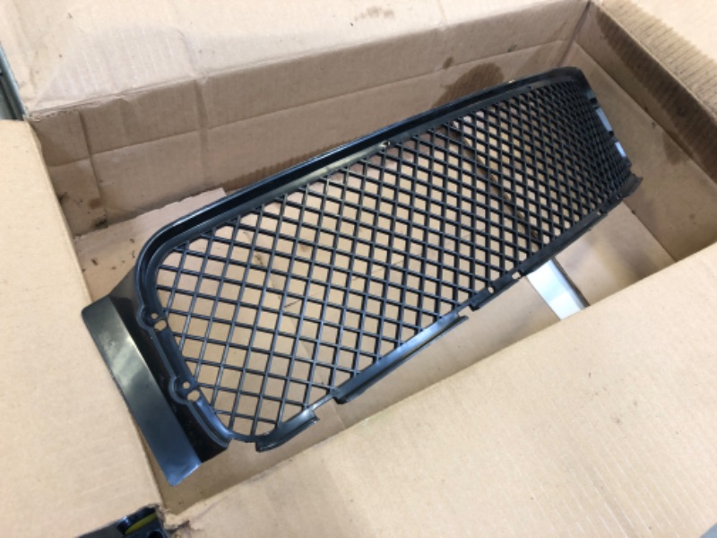 Photo 3 of OE Replacement BMW M3 Front Bumper Grille (Partslink Number BM1036107) ------- OUT OF THE BOX NEW