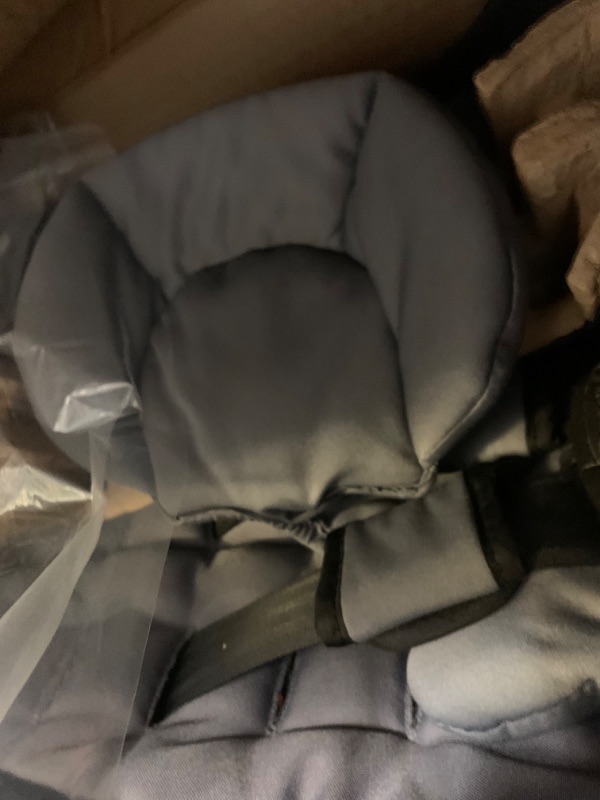 Photo 4 of Graco SnugRide 35 Lite LX Infant Car Seat,  --- Box Packaging Damaged, Moderate Use, Scratches and Scuffs on Plastic, Dirty From Previous Use
