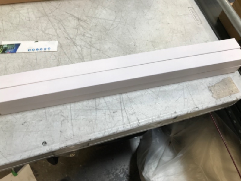 Photo 1 of 2ft lights 4 pack 