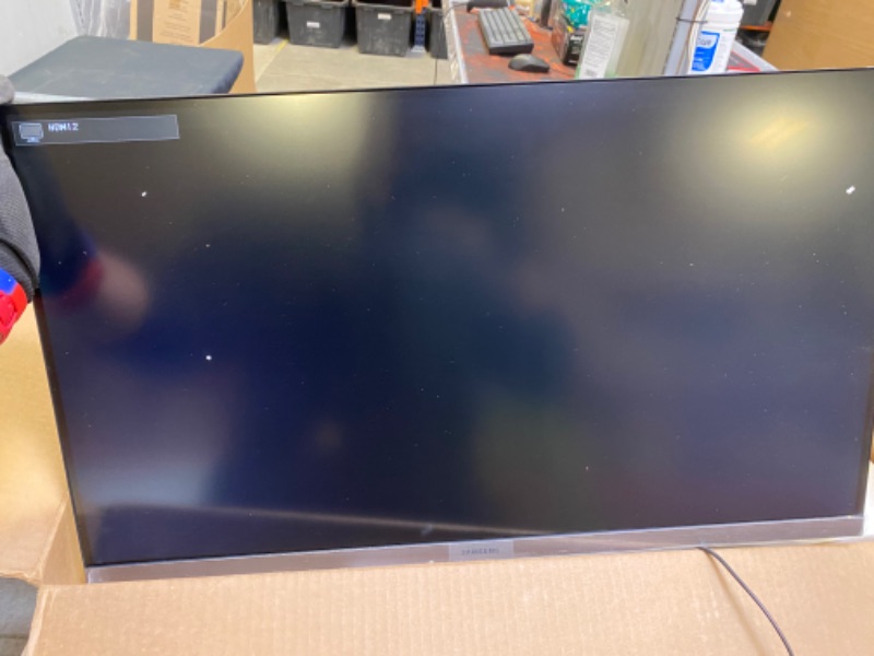 Photo 4 of SAMSUNG U28R550UQNX / LU28R550UQNXZA / LU28R550UQNXZA 28 4K UHD Monitor with AMD Free Sync (Renewed)
