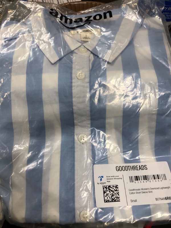 Photo 1 of Amazon Brand - Goodthreads Women's Oversized Lightweight Cotton Short-Sleeve Shirt Small Blue/White, Wide Stripe