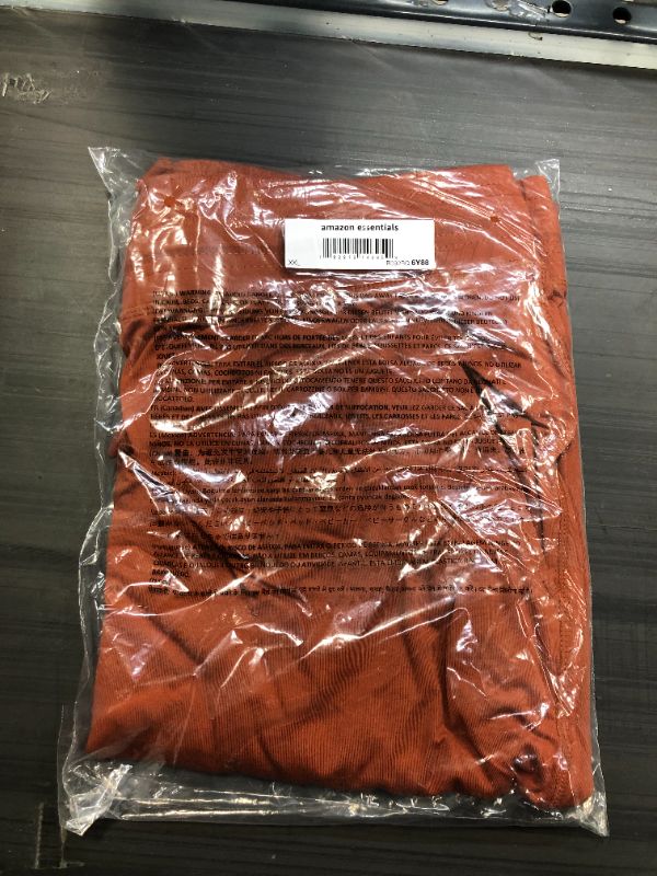 Photo 1 of Amazon Essentials Women's Brushed Tech Stretch Crop Jogger Pant 2XL
