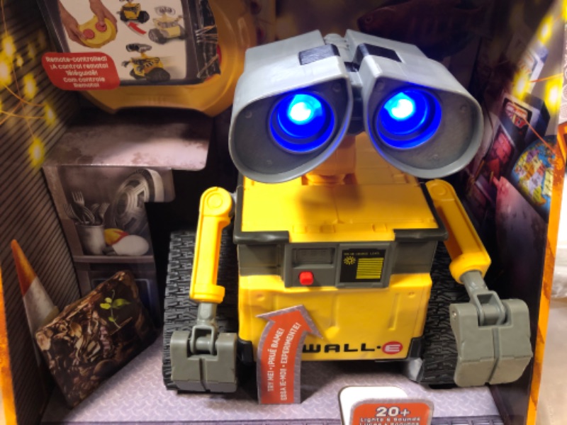 Photo 2 of Disney Pixar WALL-E Hello Figure