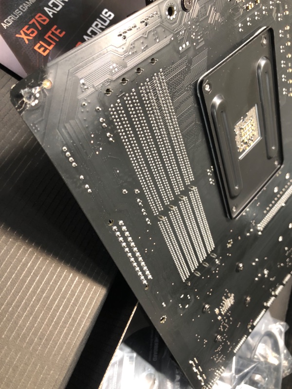 Photo 7 of **DAMAGED** 
GIGABYTE X570 AORUS Elite Wi-Fi (AMD Ryzen 3000/X570/ATX/PCIe4.0/DDR4/Intel Dual Band 802.11AC  Thermal Guard/Gaming Motherboard) 