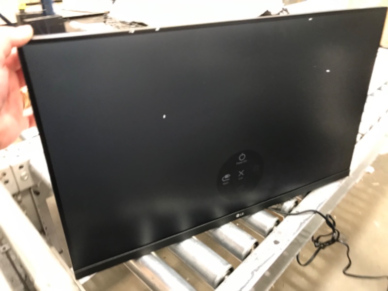 Photo 2 of LG UHD 27-Inch Computer Monitor 27UL500-W, IPS Display with AMD FreeSync and HDR10 Compatibility, White
