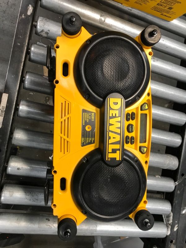 Photo 3 of Dewalt DC011 Heavy Duty Work Site AM/FM Radio 7.2-18V Radio Worksite Charger