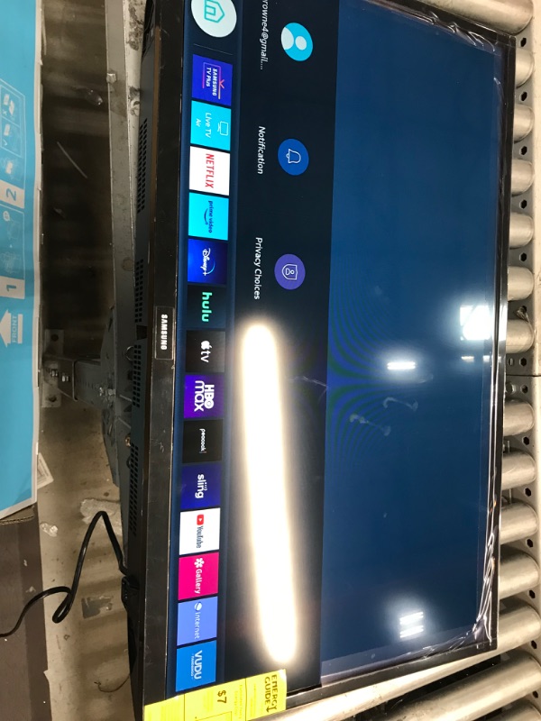 Photo 2 of SAMSUNG 32-inch Class LED Smart FHD TV 1080P (UN32N5300AFXZA, 2018 Model)