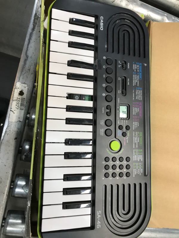 Photo 3 of CASIO SA-46 -PORTABLE KEYBOARD (32 MINI KEYS)
