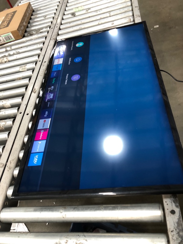 Photo 4 of SAMSUNG 40-inch Class LED Smart FHD TV 1080P (UN40N5200AFXZA, 2019 Model)
