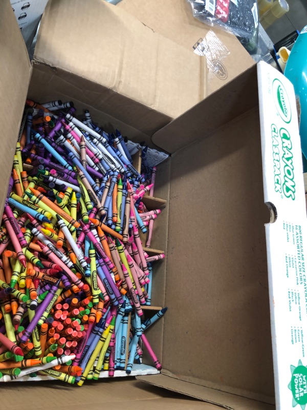 Photo 2 of Crayola Crayon Classpack, School Supplies, 16 Colors (50 Each), 800 Ct, Standard