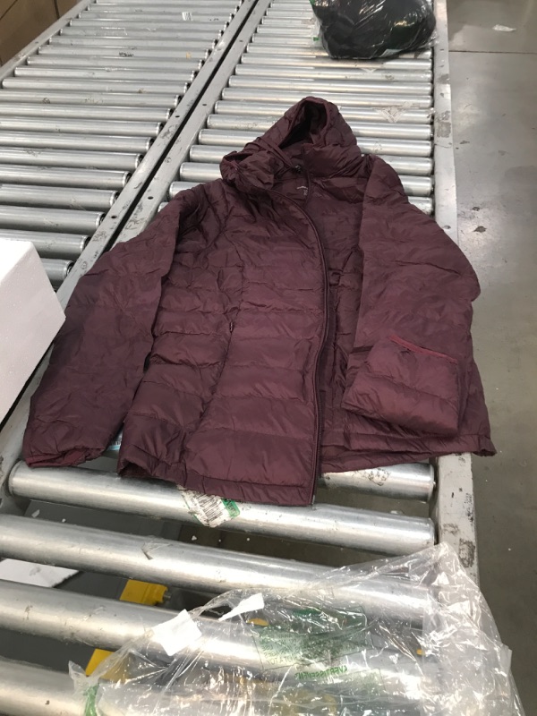 Photo 2 of Amazon Essentials Women's Lightweight Long-Sleeve Full-Zip Water-Resistant Packable Hooded Puffer Jacket X-Small Burgundy