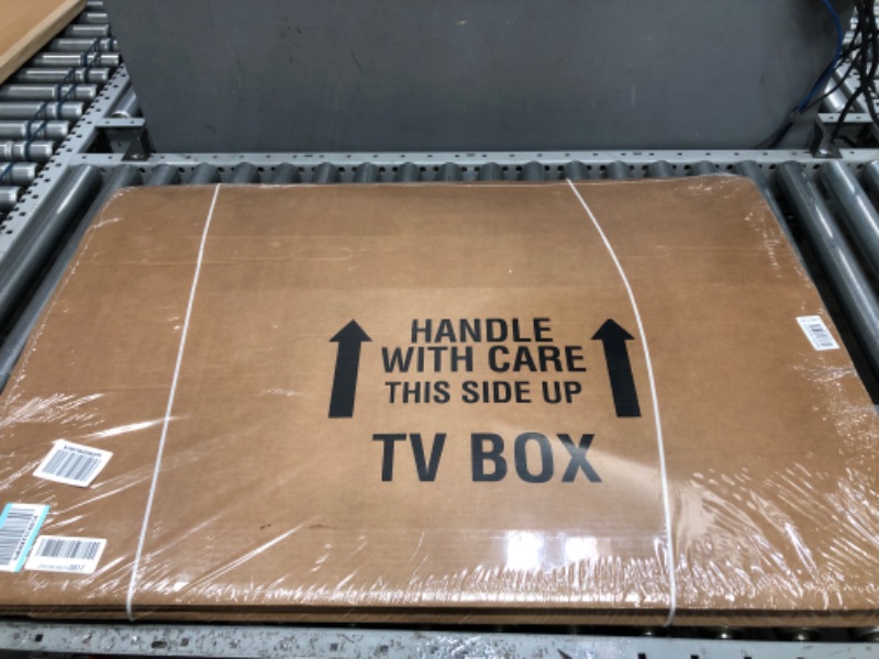 Photo 2 of uBoxes TV Moving Box Fits Up To 70" Adjustable Box TV Moving Box - 1 Pack