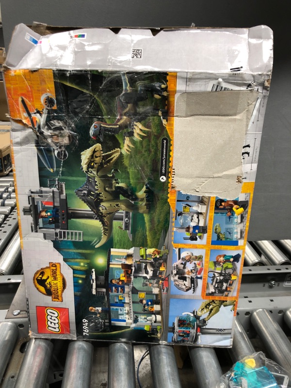 Photo 5 of *Damaged Box* LEGO Jurassic World Dominion Giganotosaurus & Therizinosaurus Attack 76949 Building Toy Set for Kids, Boys, and Girls Ages 9+ (810 Pieces) Frustration-Free Packaging