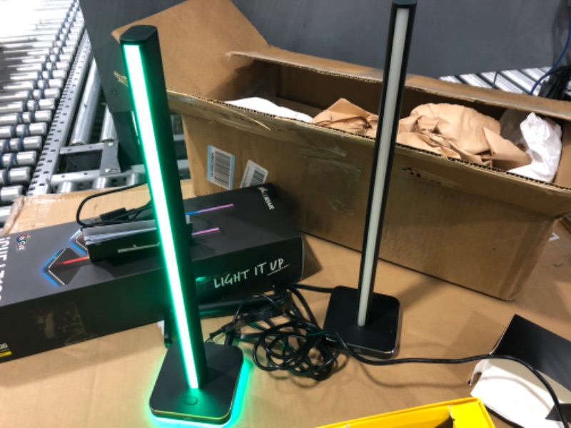 Photo 2 of Only one side works ) Corsair iCUE LT100 Smart Lighting Tower Starter Kit LT100 Starter Kit