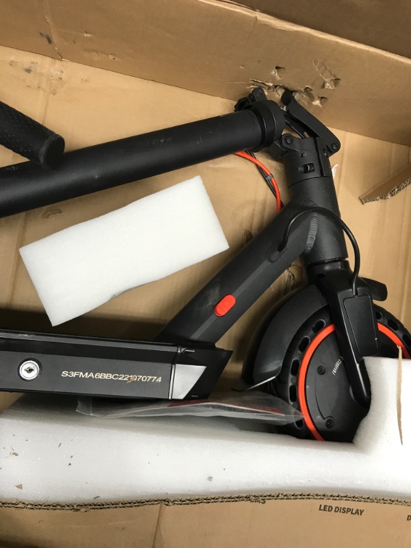 Photo 4 of Hiboy S2R Electric Scooter, Upgraded Detachable Battery, 19 MPH & 17 Miles Range, Foldable Commuting Electric Scooter for Adults
