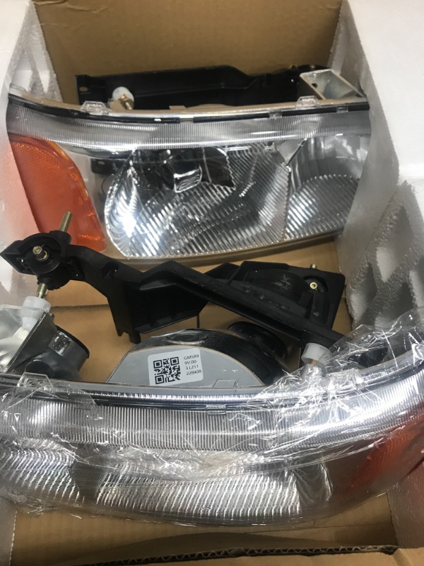 Photo 1 of ***PARTS ONLY*** AUTOSAVER88 Headlight Assembly and Fog Light Compatible with 2005 2006 GMC Sierra 1500 / 2005 2006 GMC Sierra 1500HD 2500HD 3500 / 2007 GMC Sierra 1500 1500HD 3500 Classic model only Headlights