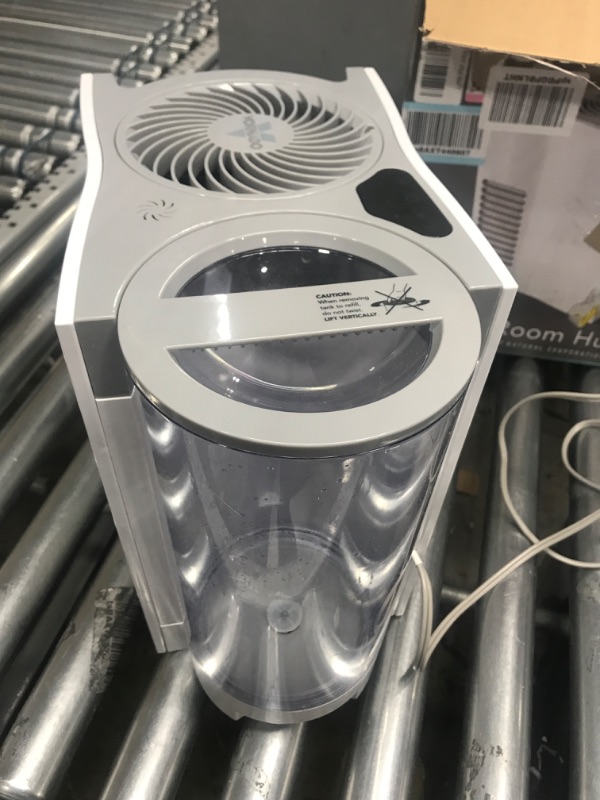 Photo 2 of ** POWERS ON *** Vornado EVDC300 Energy Smart Evaporative Humidifier with Automatic Shut-off, 1 Gallon Capacity, LED Display EVDC300 - 1 gallon