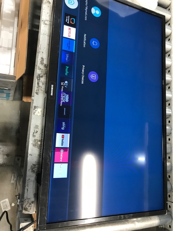 Photo 2 of SAMSUNG 32-inch Class LED Smart FHD TV 1080P (UN32N5300AFXZA, 2018 Model)