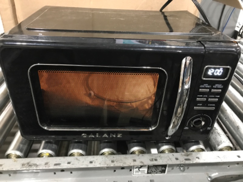 Photo 2 of ***MISSING KNOB*** 0.9 cu. ft. 900-Watt Retro Countertop Microwave in Black