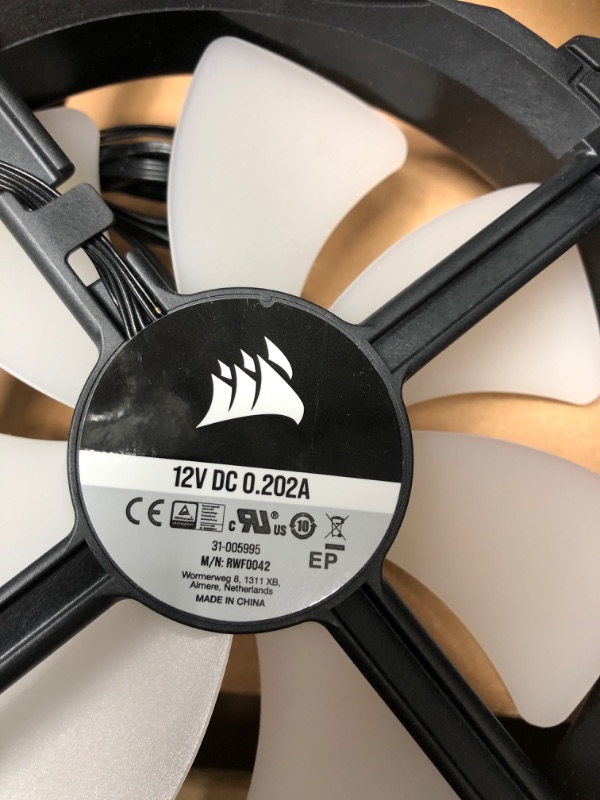 Photo 6 of CORSAIR iCUE H170i ELITE CAPELLIX Liquid CPU Cooler - 33 Dynamic RGB LEDs - 140mm Fans - 420mm Radiator - COMMANDER CORE Smart Lighting Controller - CORSAIR iCUE Software Compatible - Zero RPM Fan RGB Pump + Fans 420mm Elite Capellix Cooler