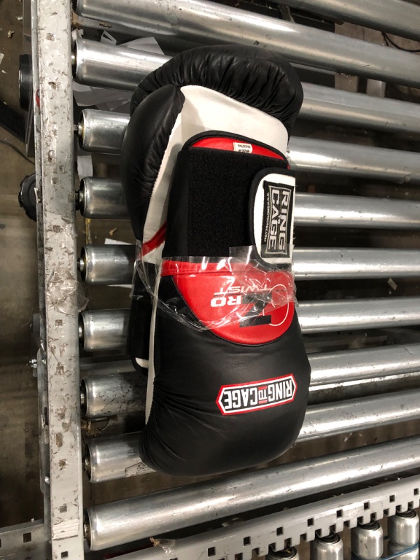 Photo 3 of {air of ring-to-cage boxing gloves SIZE 12