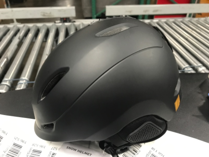 Photo 2 of  No info tag’s, Snow Sports Helmet