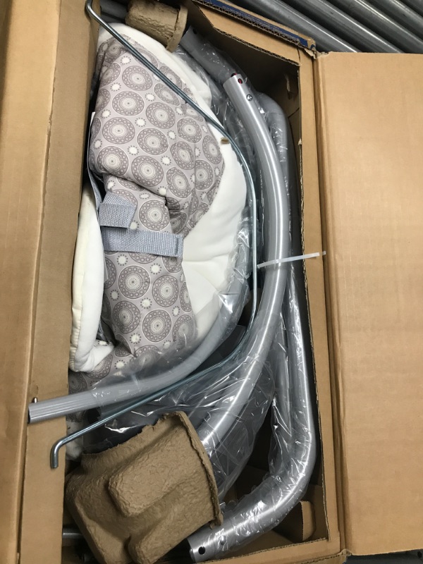 Photo 2 of Graco Simple Sway Abbington Baby Swing