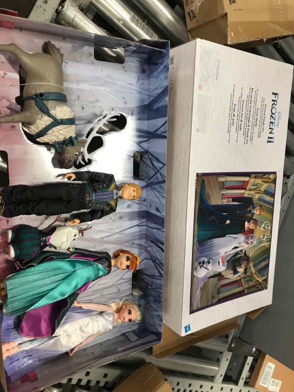 Photo 2 of Disney Frozen 2 Frozen Finale Set, Anna, Elsa, Kristoff, Olaf, Sven Dolls with Fashion Doll Clothes and Accessories, Toy for Kids 3 and Up (Amazon Exclusive)