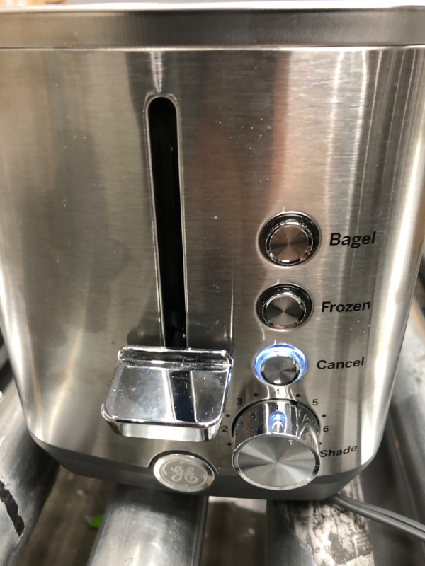 Photo 3 of *** POWERS ON *** GE Stainless Steel Toaster | 2 Slice | Extra Wide Slots for Toasting Bagels, Breads, Waffles & More | 7 Shade Options for the Entire Household to Enjoy | Countertop Kitchen Essentials | 850 Watts 2-Slice