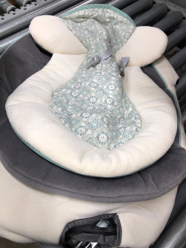 Photo 2 of 
Graco DuetSoothe Swing and Rocker
Color:Light Beige, Light Green