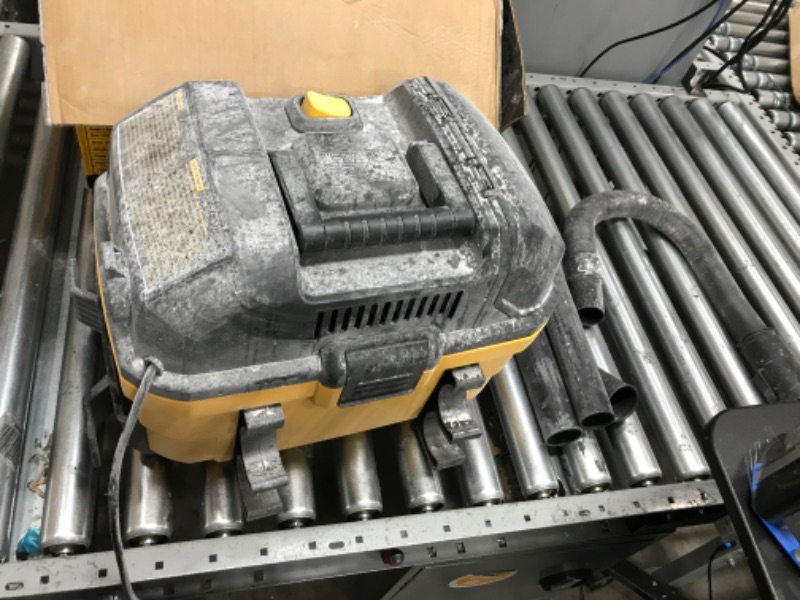 Photo 3 of DEWALT 20V MAX Cordless Wet-Dry Vacuum, Tool Only (DCV580H)
NEEDS TO BE CLEANED