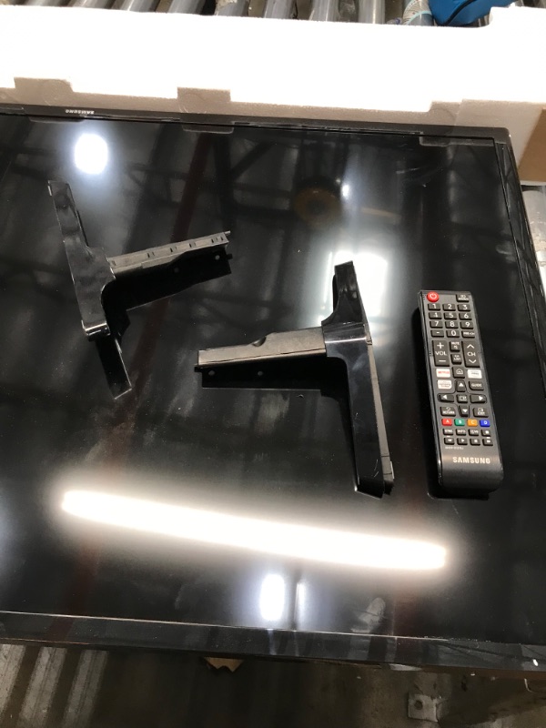 Photo 3 of SAMSUNG 40-inch Class LED Smart FHD TV 1080P (UN40N5200AFXZA, 2019 Model)