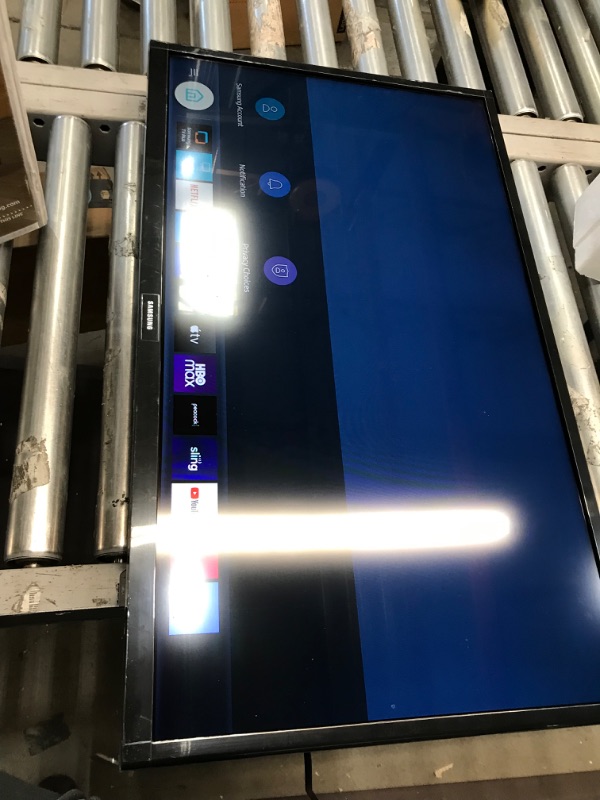 Photo 2 of SAMSUNG 32-inch Class LED Smart FHD TV 1080P (UN32N5300AFXZA, 2018 Model)
