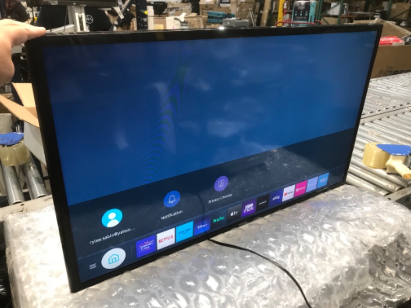 Photo 2 of SAMSUNG 40-inch Class LED Smart FHD TV 1080P (UN40N5200AFXZA, 2019 Model)
