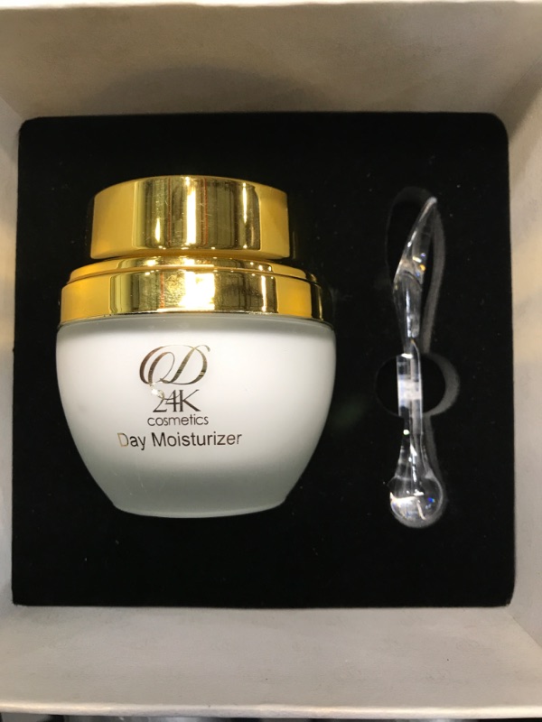 Photo 2 of 214K DAY MOISTURIZER HELPS PRODUCE NATURAL COLLAGEN WHILE DRAMATICALLY REMOVING FINE LINES AND WRINKLES WITH SPF 15 
