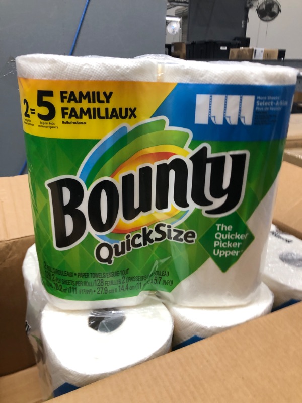 Photo 2 of Bounty Quick Size Paper Towels, White, 4 Packs Of 2 Family Rolls = 8 Family Rolls 128 Count (Pack of 8)