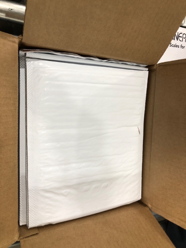 Photo 1 of Amazon Basics Poly Bubble Mailer, 9.25" x 12" (Internal Size - 8.35" x 11.5"), White, 25-Pack
