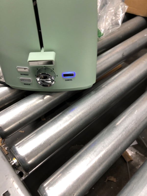 Photo 1 of BELLA 4 Slice Long Slot Toaster, Aqua
LEVER IS BENT

