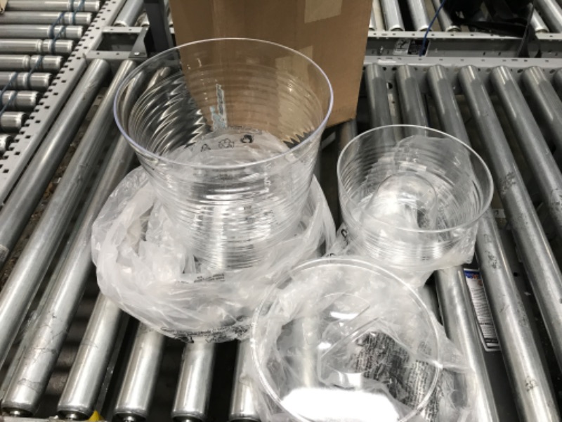 Photo 1 of 3 piece set of Clear Plastic containers 