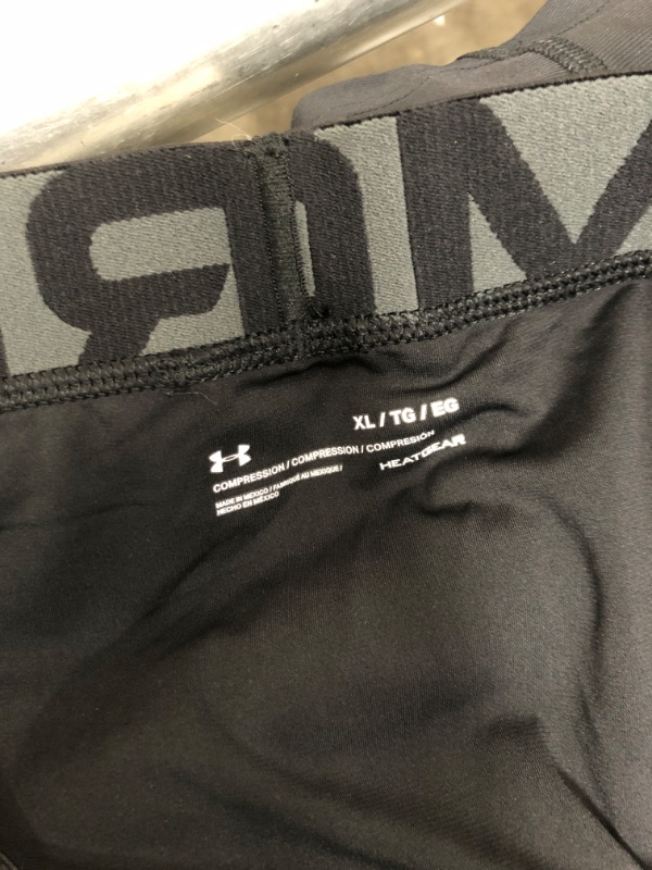 Photo 3 of Under Armour Men's HeatGear Leggings
SIZE- X LARGE