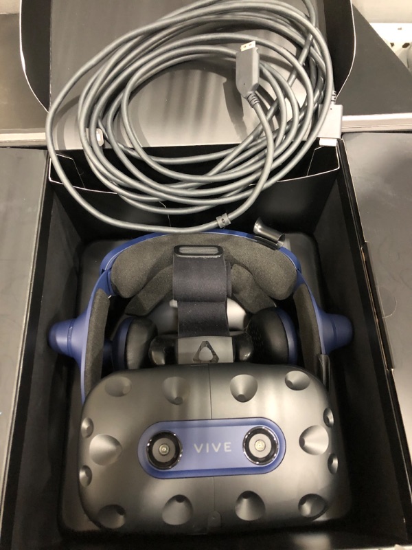 Photo 3 of HTC Vive Pro Eye Virtual Reality System
