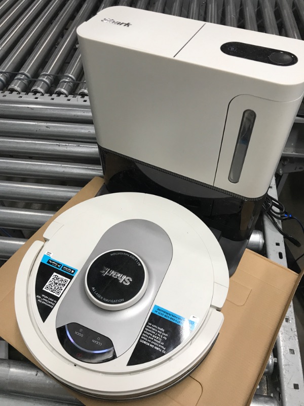 Photo 6 of (USED) Shark AV2511AE AI Ultra Robot Vacuum, with Matrix Clean, Home Mapping, 60-Day Capacity Bagless Self Empty Base, Perfect for Pet Hair, Wifi, Compatible with Alexa, Black/Silver 60-Day Capacity + 2nd Generation1007198411
