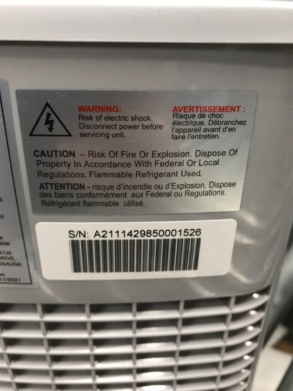 Photo 5 of (Used, Minor Damage)  FRIGIDAIRE EFIC189-Silver Compact Ice Maker, 26 lb per Day, Silver (Packaging May Vary)