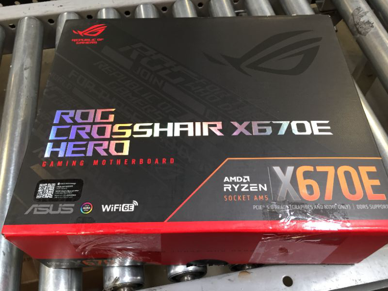 Photo 5 of ASUS ROG Crosshair X670E Extreme(WiFi 6E) Socket AM5(LGA 1718) Ryzen 7000 EATX Gaming Motherboard(20+2 Power Stages, PCIe® 5.0, DDR5, 5xM.2 Slots,USB 3.2 Gen 2x2 Front-Panel,USB4™ Ports,Anime Matrix)