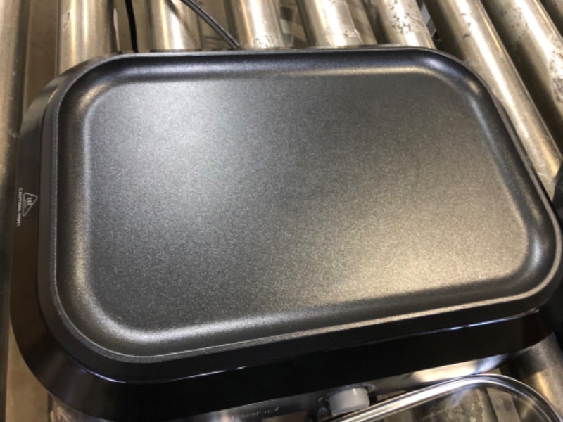 Photo 1 of West Bend 87906 Slow Cooker Large Capacity Non-stick Variable Temperature Control Includes Travel Lid and Thermal Carrying Case, 6-Quart, Silver -------- OUT OF THE BOX NEW, TESTED TURNS ON