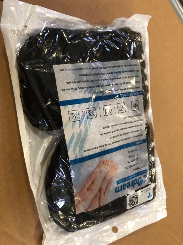 Photo 1 of Codream Large Men's Moisturizing Gel Socks Men's Feet Care Ultimate Treatment for Dry Cracked Rough Skin on Feet Pack of 2 Pairs Black US Men 10-15