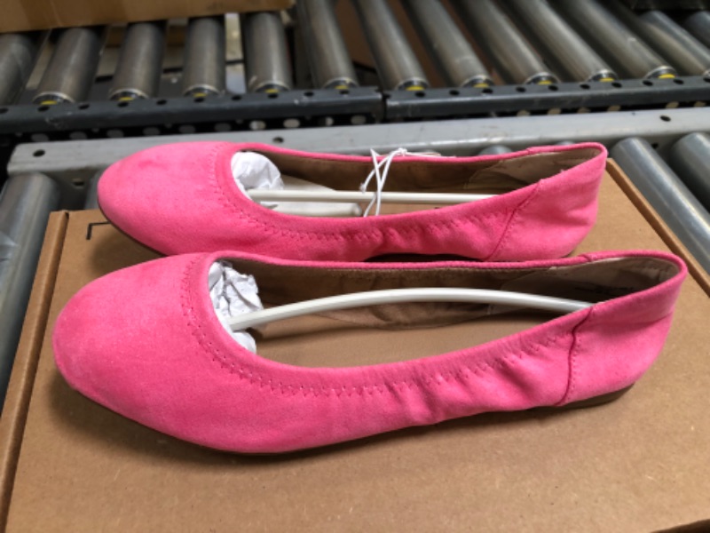 Photo 1 of Amazon Essentials Women's Flats -- Size 7