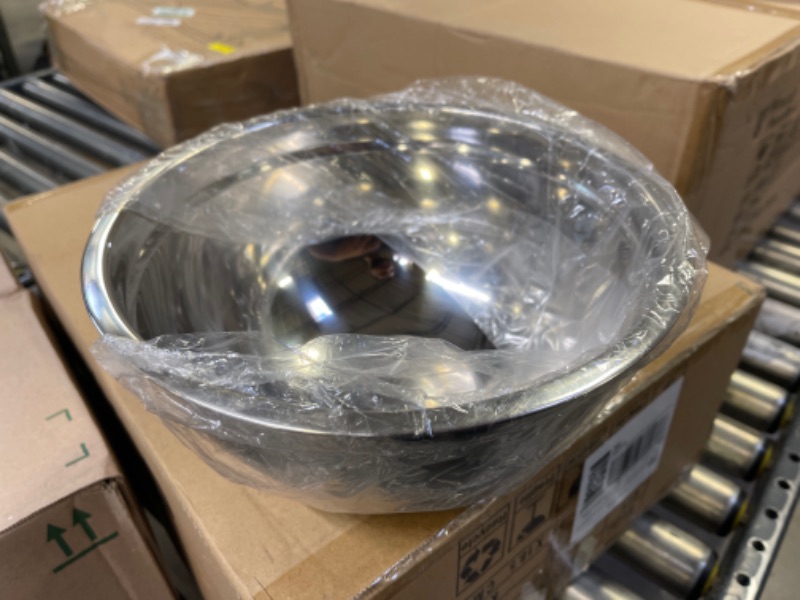 Photo 1 of 10" STAINLESS STEEL MIXING BOWL 