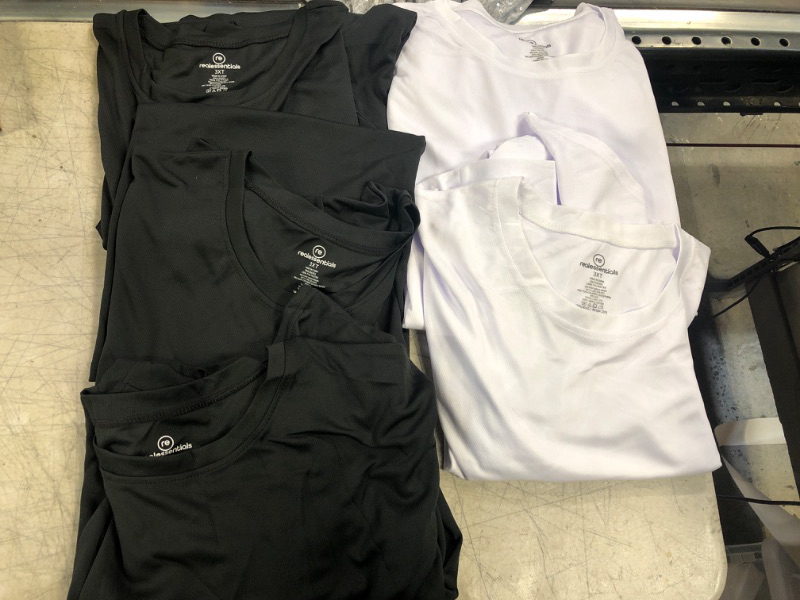 Photo 1 of MENS TEE- BLACK/WHITE-5 PCS 
SIZE- 3XT